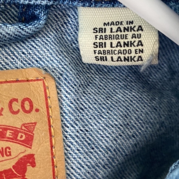 Levi's Ex-Boyfriend Hybrid Trucker Denim Jacket in Medium Wash, Size Small - Picture 9 of 14